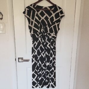 ⚫⚪ Jones New York Black & White Abstract Midi Dress – Size 12